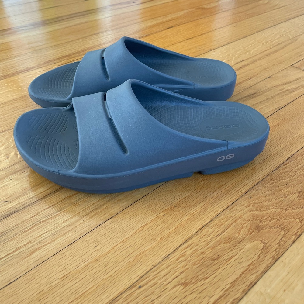 Oofos Gray Recovery Slide Sandals Mens Size 5 Womens Size 7